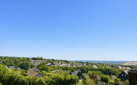 Deauville-Trouville 175: Ciel, Bleu, Jour, Zone Résidentielle, Végétation, Horizon, Toit, Domicile, Établissements Humains, Banlieue