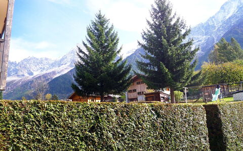 Les Chamois: Montagnes Relief, Montagne, Station De Montagne, Arbre, Paysage Naturel, Région Sauvage, Alpes, Ciel, Chaîne De Montagnes, Feuille