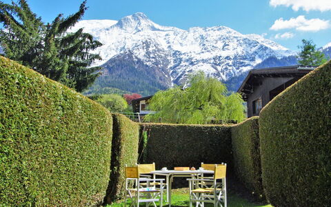 Les Chamois: Paysage Naturel, Montagne, Montagnes Relief, Propriété, Herbe, Ciel, Arbre, Station De Montagne, Région Sauvage, Chaîne De Montagnes