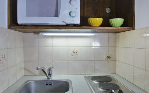 Les Chamois: Propriété, Tuile, Évier, Pièce, Comptoir, Lavabo, Mur, Robinet, Meubles, Cabinetry