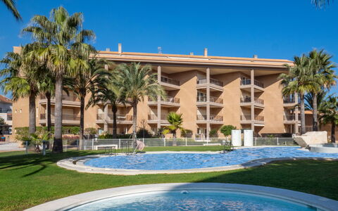 Jávea 186: L'Eau, Plante, Ciel, Bâtiment, Jour, Propriété, Bleu Azur, Arbre, Architecture, Loisir