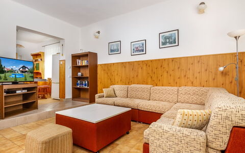 Grand Jardin: Meubles, Cadre, Cabinetry, Design Intérieur, Éclairage, Étagère, Salon, Bois, Confort, Sol