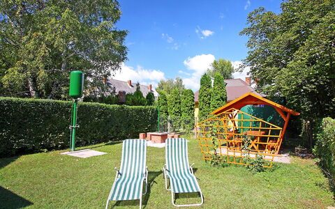 Francesco: Terrain De Jeux, Espace Public, Vert, Propriété, Herbe, Établissements Humains, Arbre, Immobilier, Maison, Loisir