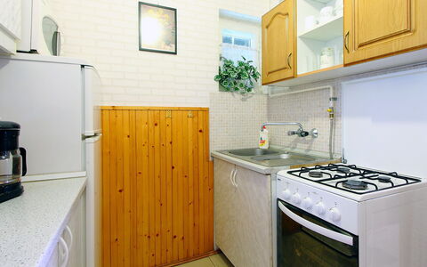 Francesco: Pièce, Propriété, Cuisine, Cabinetry, Comptoir, Jaune, Meubles, Principaux Appliance, Design Intérieur, Bâtiment