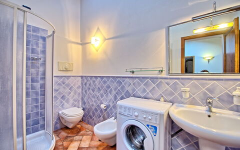 Certaldo: Salle De Bains, Propriété, Pièce, Design Intérieur, Immobilier, Bâtiment, Buanderie, Maison, Domicile, Tuile
