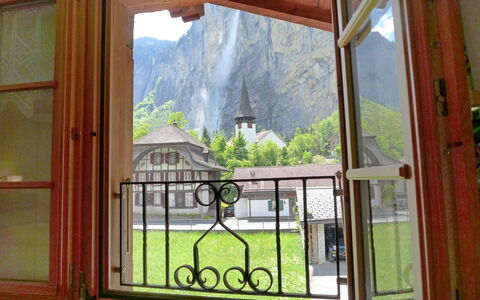 Grosshorn: Bâtiment, Propriété, Fenêtre, Bois, Design Intérieur, Éclairage, Ombre, Architecture, Mur