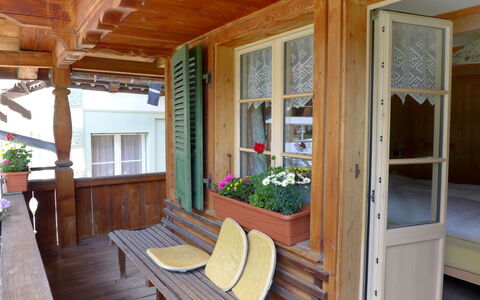 Grosshorn: Meubles, Propriété, Plante, Fenêtre, Plante D'Appartement, Bois, Pot De Fleur, Design Intérieur, Architecture, Table