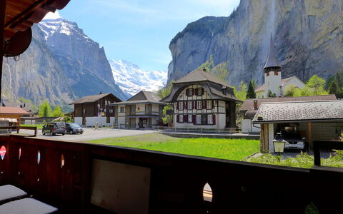 Grosshorn: Ciel, Nuage, Montagne, Bâtiment, Propriété, La Nature, Paysage Naturel, Bois, Fenêtre, Montagnes