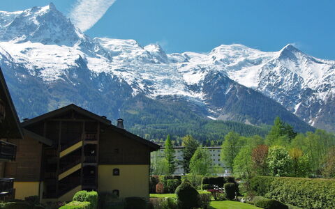 Les Capucins: Montagne, Ciel, Plante, Jour, Neige, Nuage, Écorégion, Vert, Paysage Naturel, Montagnes