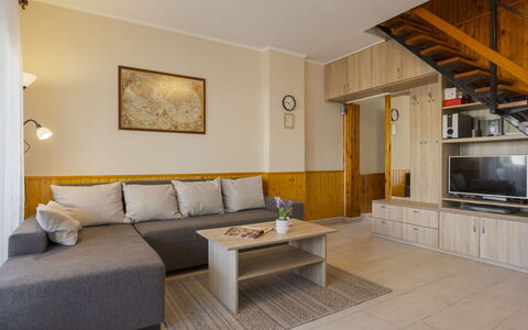 Hibiscus: Design Intérieur, Sol, Meubles, Sol, Bois, Plafond, Pièce, Éclairage, Parquet, Salon