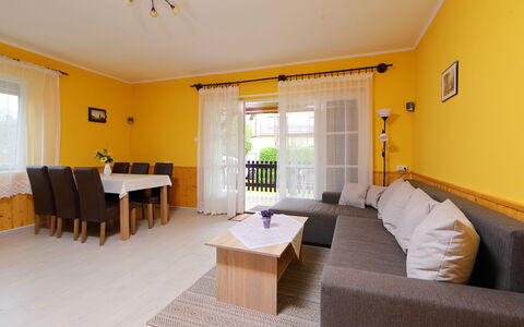 Hibiscus: Meubles, Table, Fenêtre, Plante, Bois, Plante D'Appartement, Ombre, Salon, Canapé, Jaune