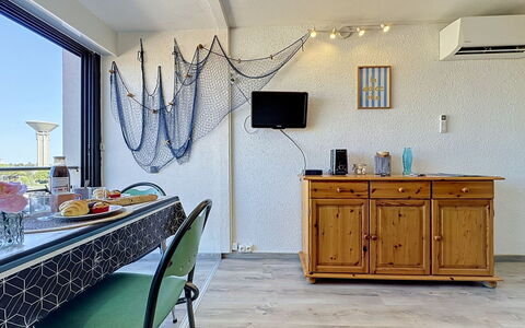 Le Grau du Roi 135: Design Intérieur, Meubles, Éclairage, Plafond, Luminaire, Pièce, Sol, Appartement, Chaise, Salon
