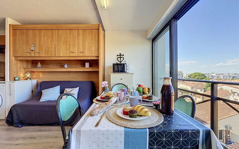 Le Grau du Roi 135: Meubles, Design Intérieur, Sol, Bois, Sol, Pièce, Plafond, Appartement, Éclairage, Cuisine
