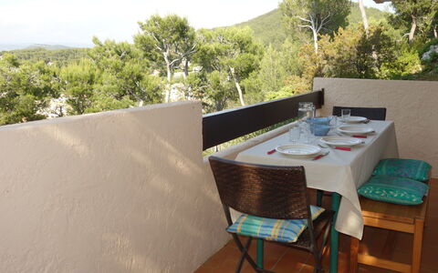 Saint Cyr sur Mer la Madrague 100: Propriété, Immobilier, Pièce, Maison, Meubles, Arrière-Cour, Table, Patio, Domicile, Sol