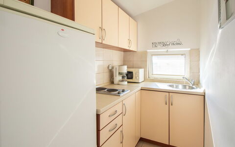 Vodice Jadrija 534: Cabinetry, Comptoir, Bâtiment, Meubles, Appareil De Cuisine, Cuisine, Évier, Électroménager, Tiroir