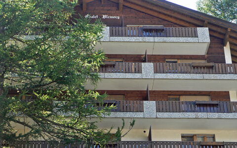 Memory: Propriété, Ciel, Fenêtre, Bâtiment, Arbre, Plante, Design Urbain, Bois, Quartier, Façade