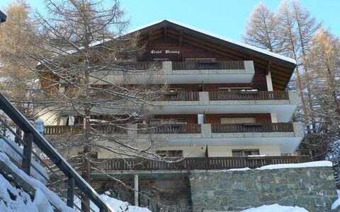 Memory: Ciel, Bâtiment, Neige, Arbre, Pente, Bois, Maison, Gelé, Façade, Toit