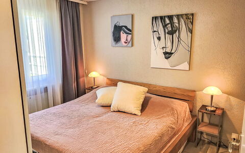 Collina Verde B: Meubles, Lit, Chambre, Design Intérieur, Literie, Mur, Drap De Lit, Sol, Bois, Sol