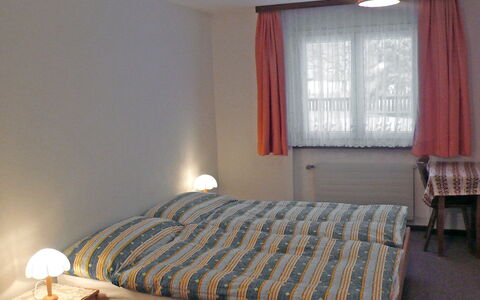 Amara: Chambre, Lit, Meubles, Pièce, Propriété, Cadre De Lit, Drap De Lit, Couvre-Fenêtres, Traitement De Fenetre, Mur