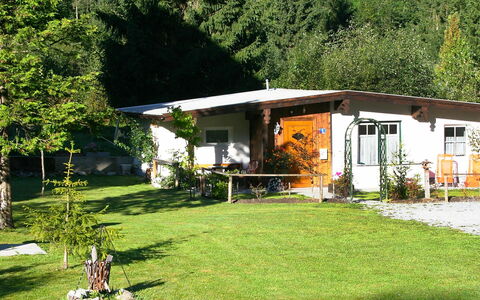 Keil: Propriété, Maison, Cour, Domicile, Bâtiment, Arrière-Cour, Herbe, Pelouse, Chalet, Immobilier