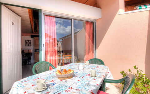 Le Gallia: Propriété, Pièce, Bâtiment, Maison, Table, Meubles, Design Intérieur, Immobilier, Domicile, Petit Déjeuner