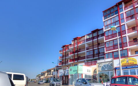 Le Grand Pavois: Véhicule, Bâtiment, Ville, Voiture, Quartier, Transport, Architecture, Zone Résidentielle, Usage Mixte, Zone Métropolitaine