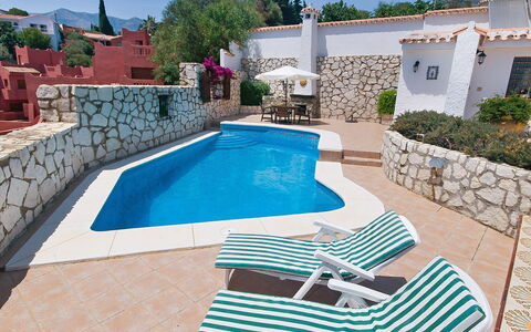 Salto del Monte: Propriété, Piscine, Bleu Azur, Maison, Bâtiment, Immobilier, Villa, Vacances, Appartement, Domicile