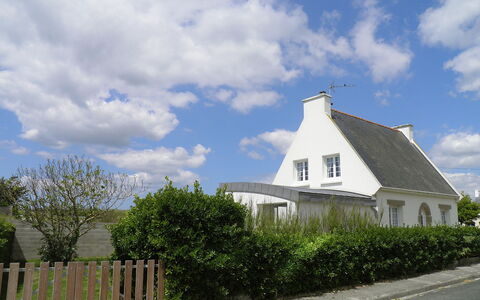 Sables Blancs: Propriété, Ciel, Maison, Nuage, Bâtiment, Zone Rurale, Architecture, Église, Chalet, Toit