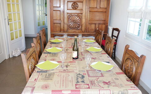 Sables Blancs: Pièce, Salle À Manger, Nappe De Table, Meubles, Propriété, Table, Sol, Design Intérieur, Linge, Textile
