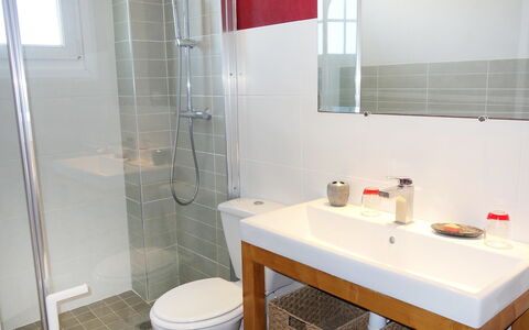 Sables Blancs: Salle De Bains, Propriété, Pièce, Design Intérieur, Tuile, Maison, Immobilier, Architecture, Robinet, Sol