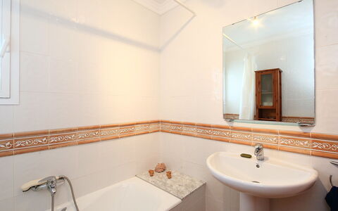 Pla del Mar: Salle De Bains, Propriété, Pièce, Design Intérieur, Robinet, Tuile, Baignoire, Mur, Bâtiment, Maison