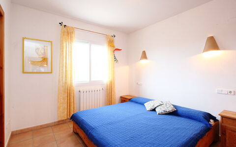 Pla del Mar: Chambre, Lit, Pièce, Meubles, Propriété, Drap De Lit, Cadre De Lit, Bâtiment, Design Intérieur, Sol