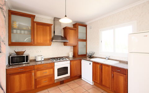 Pla del Mar: Propriété, Pièce, Cuisine, Meubles, Cabinetry, Comptoir, Bâtiment, Maison, Design Intérieur, Sol