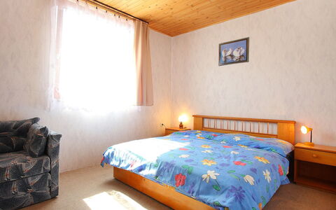 Balatonmariafurdo 106: Chambre, Lit, Pièce, Meubles, Drap De Lit, Propriété, Literie, Plafond, Cadre De Lit, Mur