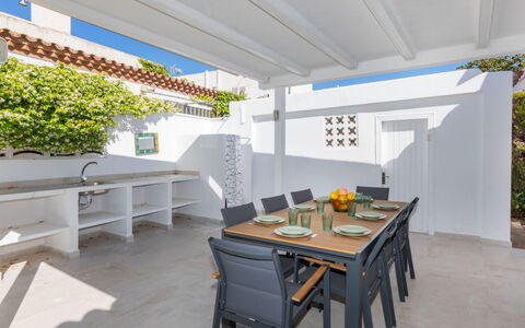 Vilafortuny: Table, Plante, Meubles, Propriété, Bâtiment, Design Intérieur, Sol, Ombre, Maison, Mobilier De Jardin