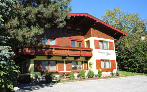 Hussl: Propriété, Maison, Bâtiment, Domicile, Immobilier, Zone Résidentielle, Architecture, Quartier, Chalet, Arbre