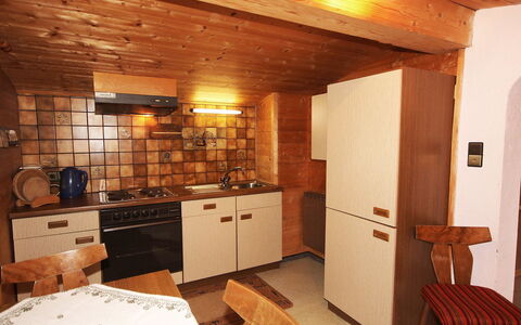 Hussl: Pièce, Propriété, Meubles, Bâtiment, Design Intérieur, Plafond, Sol, Maison, Comptoir, Cabinetry