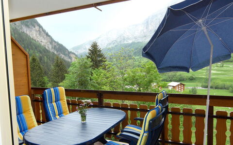 Edelweiss D: Propriété, Pièce, Ombre, Montagne, Immobilier, Arbre, Table, Bâtiment, Maison, Meubles