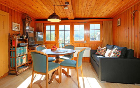 Lauberhaus: Table, Meubles, Propriété, Fenêtre, Bois, Design Intérieur, Chaise, Sol, Salon, Sol