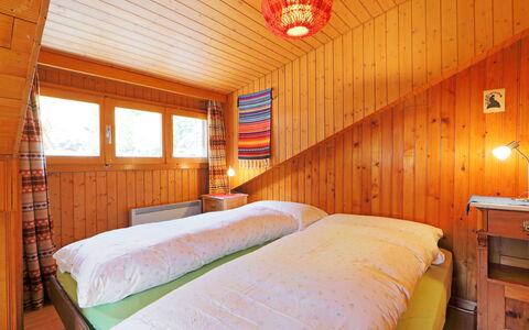 Lauberhaus: Meubles, Propriété, Fenêtre, Confort, Bâtiment, Bois, Orange, Lit, Éclairage