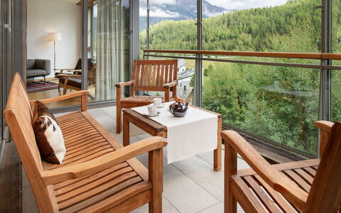 Residenz Cresta Kulm B26: Herbe, Bois, Maison, Chalet, Toit, Arbuste, Domicile, Siding, Lot Terre