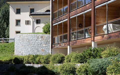 Residenz Cresta Kulm B26: Herbe, Bois, Maison, Chalet, Toit, Arbuste, Domicile, Siding, Lot Terre