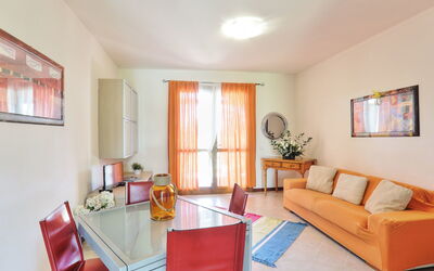 A5 50.6: Pièce, Propriété, Meubles, Salon, Design Intérieur, Immobilier, Bâtiment, Plafond, Maison, Jaune
