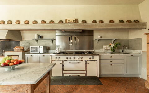 Villa Danilo: Comptoir, Cabinetry, Meubles, Cuisinière, Bâtiment, Appareil De Cuisine, Cuisine, Bois, Électroménager, Tiroir