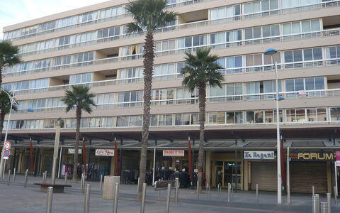 Hacienda 3: Bâtiment, Plante, Propriété, Fenêtre, Lot Terre, Design Urbain, Paysage, Quartier, Herbe, Loisir
