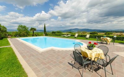 Agriturismo San Francesco: Propriété, Piscine, Immobilier, Biens, Zone Résidentielle, Domicile, Maison, Bâtiment, Villa, Conception