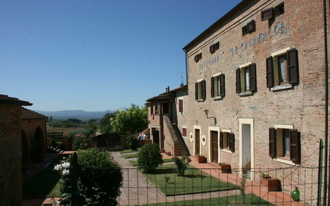 Fattoria le Chianacce: Propriété, Bâtiment, Maison, Ville, Zone Résidentielle, Quartier, Domicile, Immobilier, Architecture, Biens