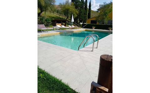 Villa Alabastro: Piscine, Sol, Dalle, Composite, Ombre, Jardin, Tuile, Caractéristique De L'Eau, Béton, Mobilier De Jardin