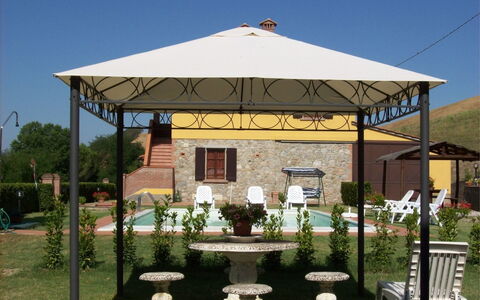 Villa Alabastro: Plante, Ciel, Propriété, Bâtiment, Ombre, Botanique, Fleur, Mobilier De Jardin, Éclairage, Chaise