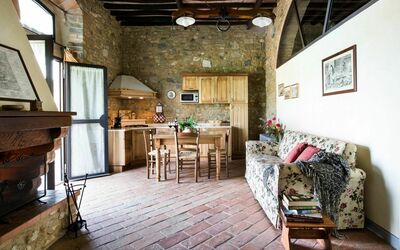Nappolaio: Pièce, Propriété, Bâtiment, Design Intérieur, Maison, Meubles, Salon, Plafond, Domicile, Sol